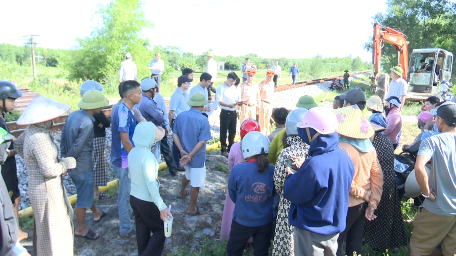 UBND xã Gio Linh đã phối hợp Phòng Cảnh sát giao thông Công an tỉnh, Công ty Cổ phần Đường sắt Bình...
