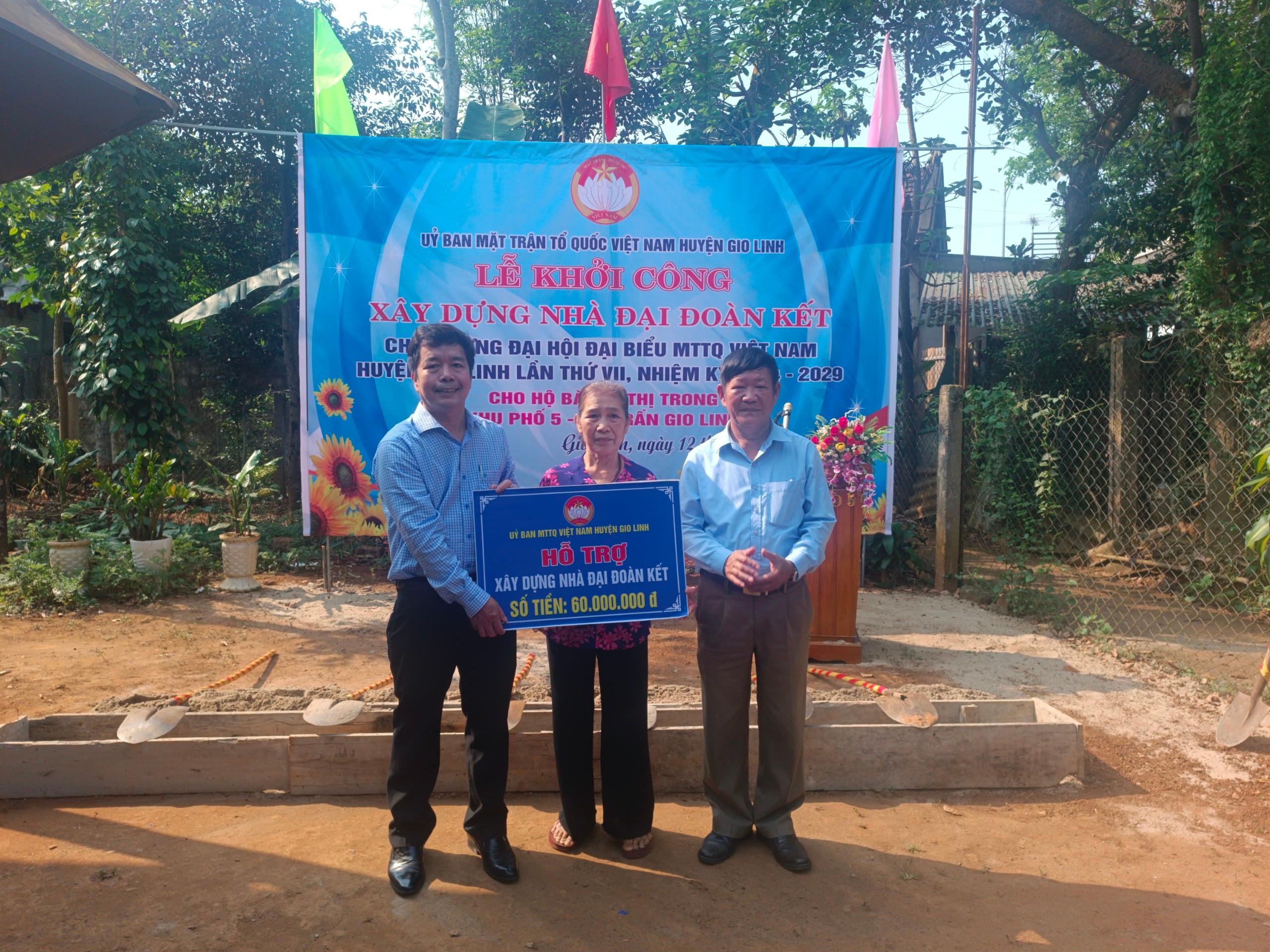 UBMTTQ Việt Nam huyện Gio Linh khởi công và bàn giao nhà Đại đoàn kết cho hộ nghèo