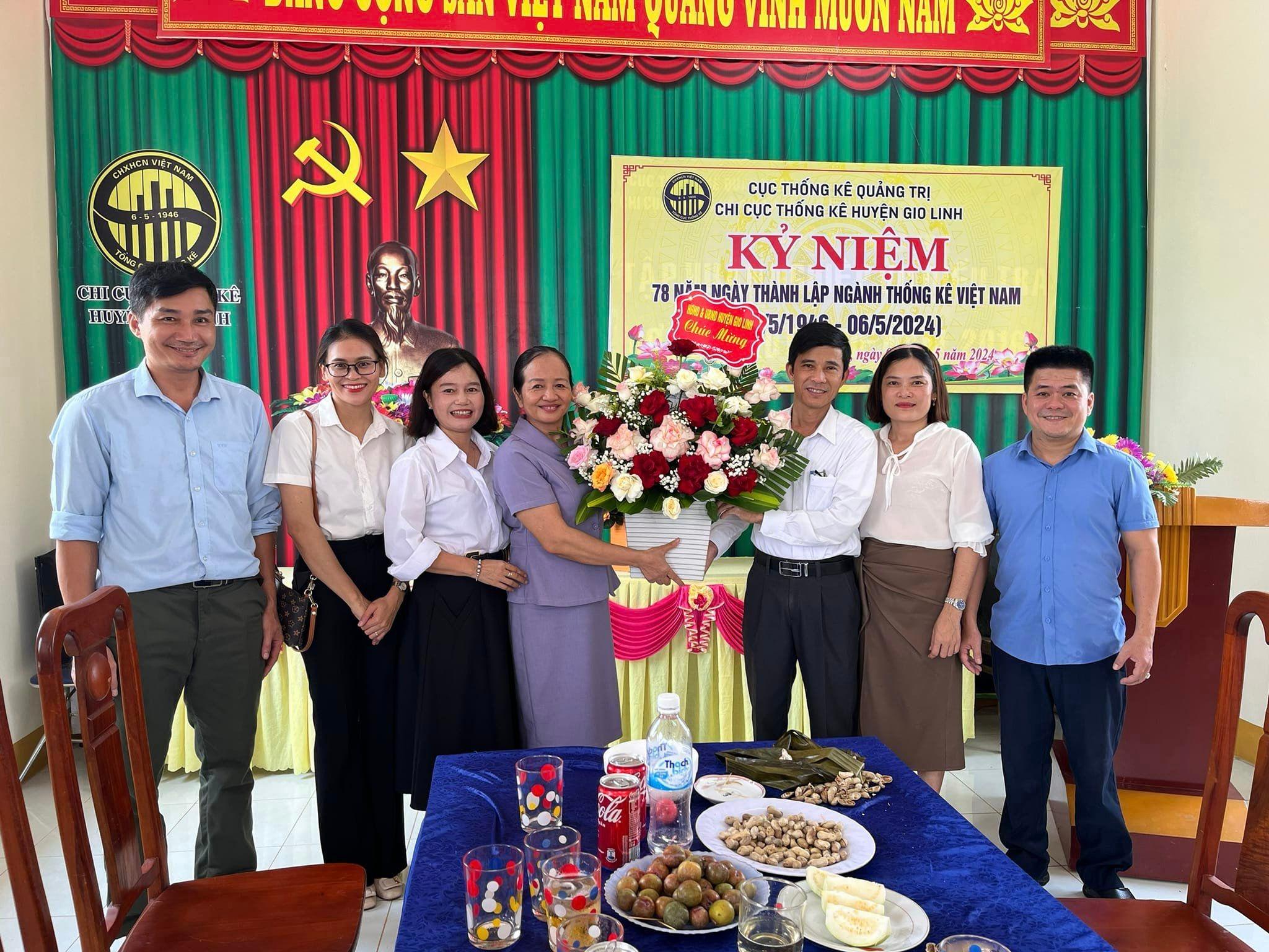 Lãnh đạo huyện Gio Linh chúc mừng 78 năm Ngày thành lập ngành Thống kê Việt Nam.