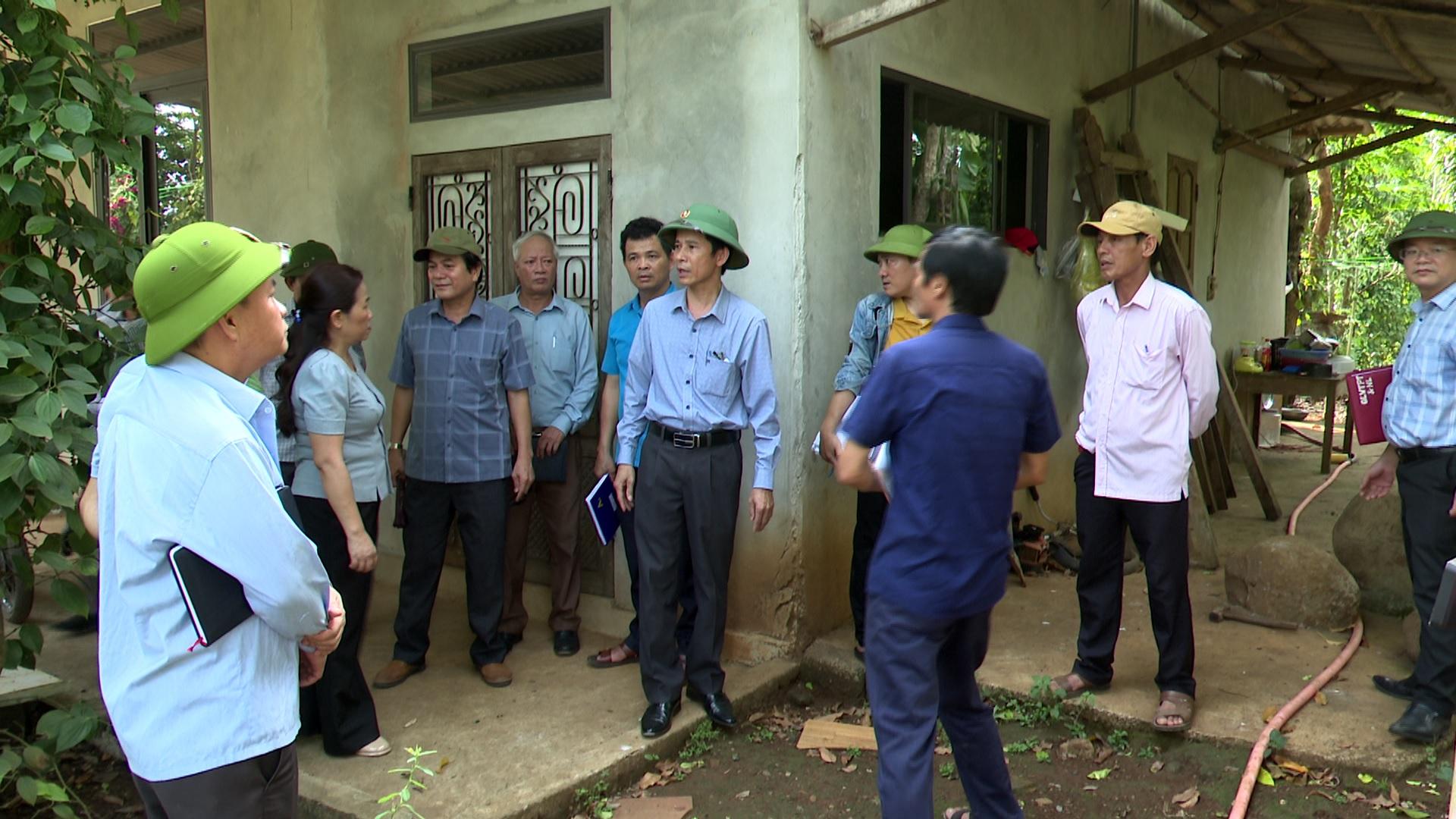 Lãnh đạo tỉnh, huyện kiểm tra, vận động Nhân dân GPMB phục vụ dự án cao tốc Vạn Ninh - Cam Lộ